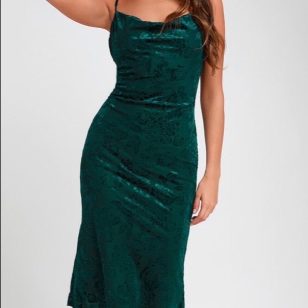 NWT Lulus green sleeveless velvet midi dress